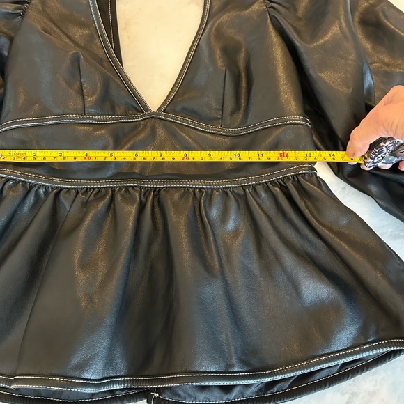 STAUD

Luna V-Neck Peplum Faux-Leather Top - Picture 7 of 8